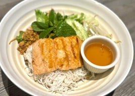 Grilled Salmon Noodle Salad