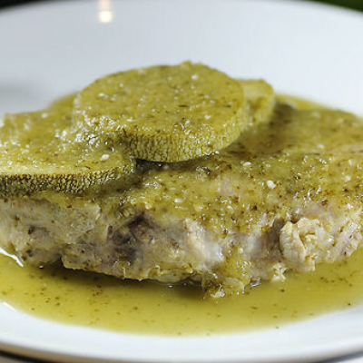 Chuleta Cerdo con Nopales en Salsa Verde