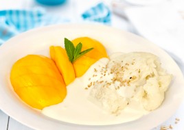 Sweet sticky rice with mango (Seasonal)