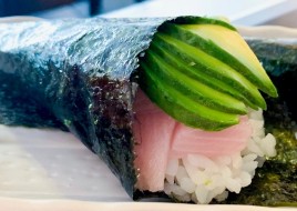 YELLOWTAIL AVOCADO HANDROLL