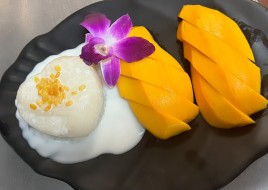 Mango with Sticky rice (Khao Neaw Mamuang)