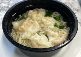 Wonton Soup / yellow noodles 